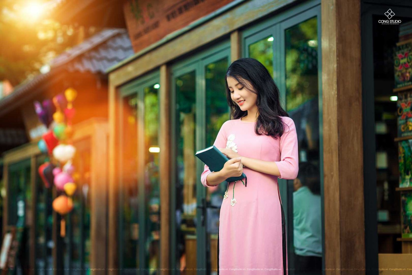 Dịp Tết Dương lịch, chụp ngay bộ ảnh áo dài thướt tha tại 5 địa điểm nổi tiếng ở Hà Nội - Ảnh 2. Dịp Tết Dương lịch, chụp ngay bộ ảnh áo dài thướt tha tại 5 địa điểm nổi tiếng ở Hà Nội - Ảnh 2.