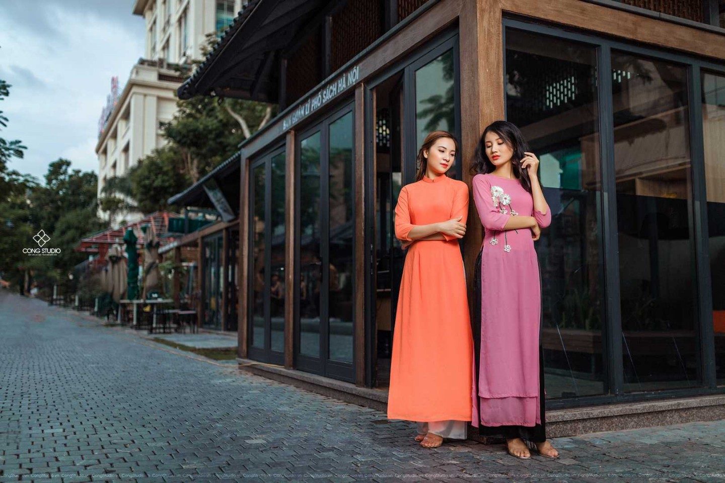 Dịp Tết Dương lịch, chụp ngay bộ ảnh áo dài thướt tha tại 5 địa điểm nổi tiếng ở Hà Nội - Ảnh 5. Dịp Tết Dương lịch, chụp ngay bộ ảnh áo dài thướt tha tại 5 địa điểm nổi tiếng ở Hà Nội - Ảnh 5.