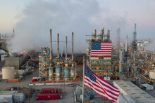 Giá xăng dầu hôm nay 4/12: Chờ đợi cuộc họp của OPEC +, giá dầu tiếp tục giảm
