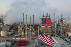 Giá xăng dầu hôm nay 4/12: Chờ đợi cuộc họp của OPEC +, giá dầu tiếp tục giảm