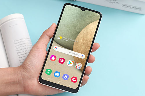 Samsung Galaxy A12 thiết kế trẻ trung, pin khủng 5000mAh giá chưa tới 5 triệu - Ảnh 1. Samsung Galaxy A12 thiết kế trẻ trung, pin khủng 5000mAh giá chưa tới 5 triệu - Ảnh 1.