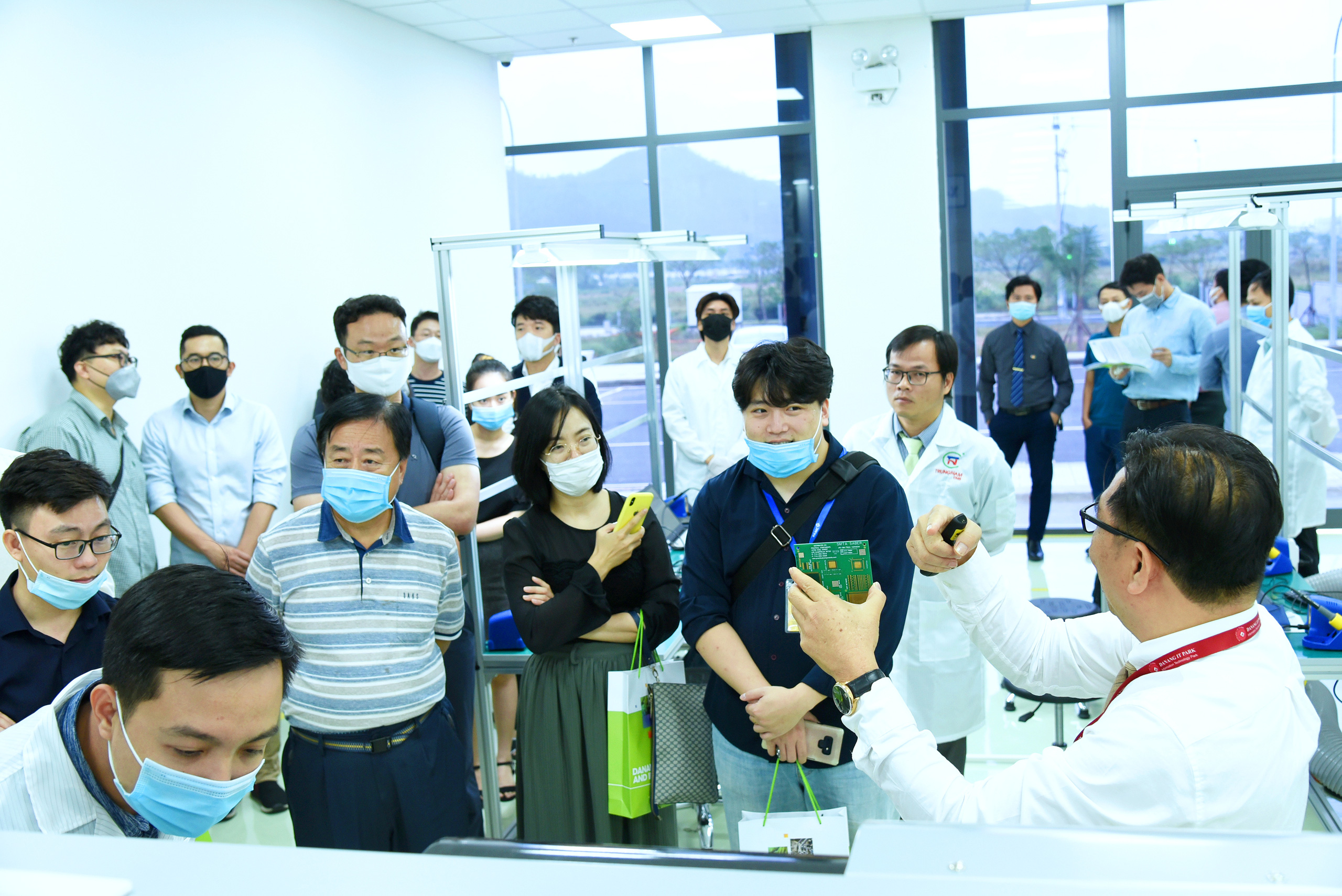 Gần 30 doanh nghiệp Hàn Quốc tìm kiếm cơ hội đầu tư tại ‘thung lũng Silicon Đà Nẵng’ - Ảnh 2. Gần 30 doanh nghiệp Hàn Quốc tìm kiếm cơ hội đầu tư tại ‘thung lũng Silicon Đà Nẵng’ - Ảnh 2.
