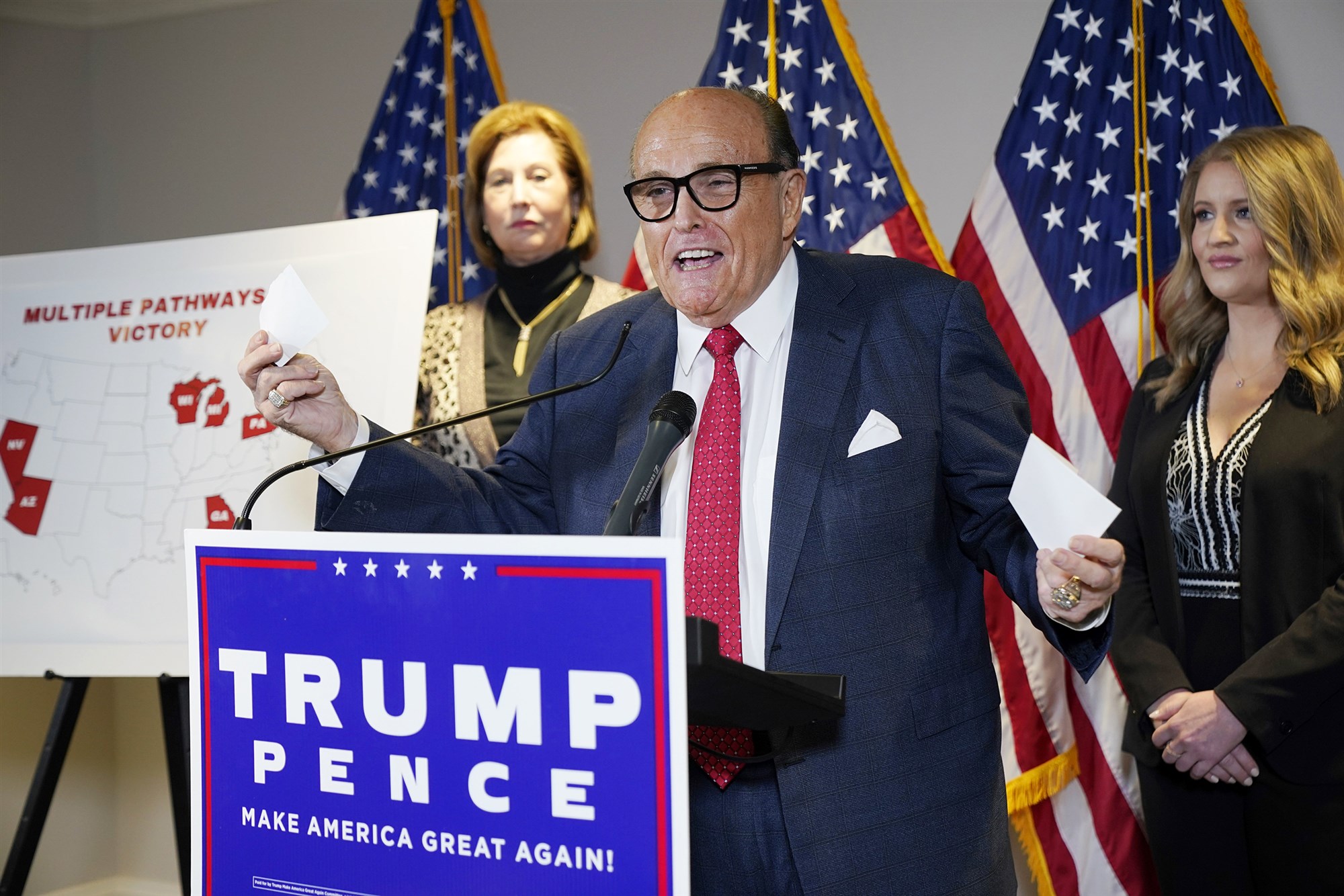 Luật sư hàng đầu của ông Trump nhiễm COVID-19, cuộc chiến pháp lí thêm khó khăn - Ảnh 1. Luật sư hàng đầu của ông Trump nhiễm COVID-19, cuộc chiến pháp lí thêm khó khăn - Ảnh 1.
