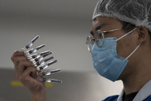 Trung Quốc chuẩn bị triển khai vắc xin ngừa Covid-19 qui mô lớn