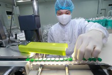 Bộ Y tế dự tính đến quí II/2022, Việt Nam mới có thể cung ứng rộng rãi vắc xin Covid-19