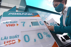 Lãi suất tiền gửi giảm 3 điểm %