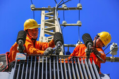 Ai sẽ hưởng lợi khi Việt Nam thiếu hàng nghìn MW điện mỗi năm?