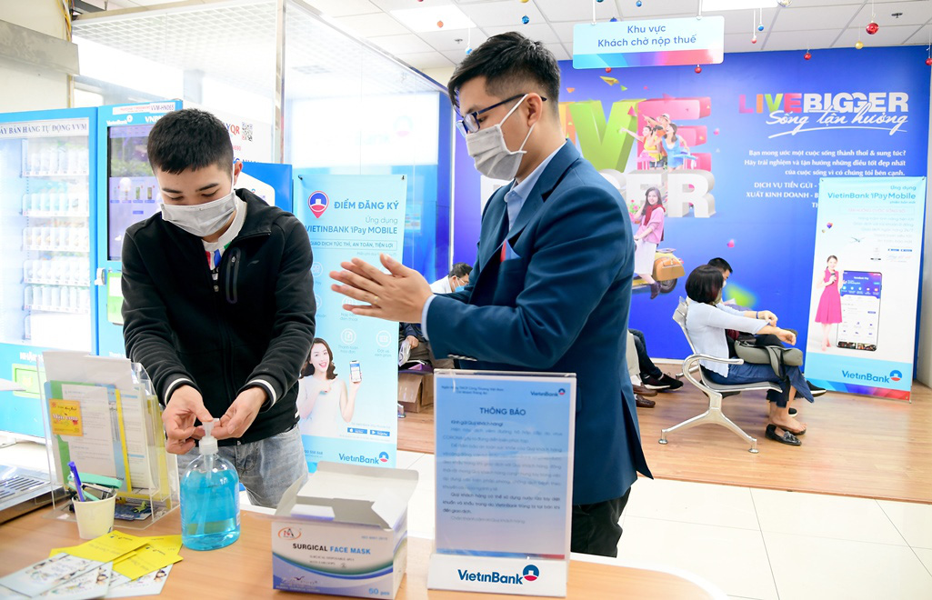 Fitch hạ triển vọng tín nhiệm với Vietinbank, Vietcombank, ACB, MB và ANZ Việt Nam - Ảnh 1. Fitch hạ triển vọng tín nhiệm với Vietinbank, Vietcombank, ACB, MB và ANZ Việt Nam - Ảnh 1.