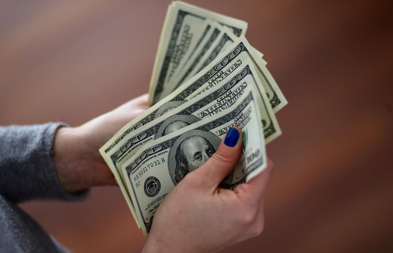 Giá USD hôm nay 18/4: Giữ ngưỡng cao, USD vẫn gặp khó  - Ảnh 1.