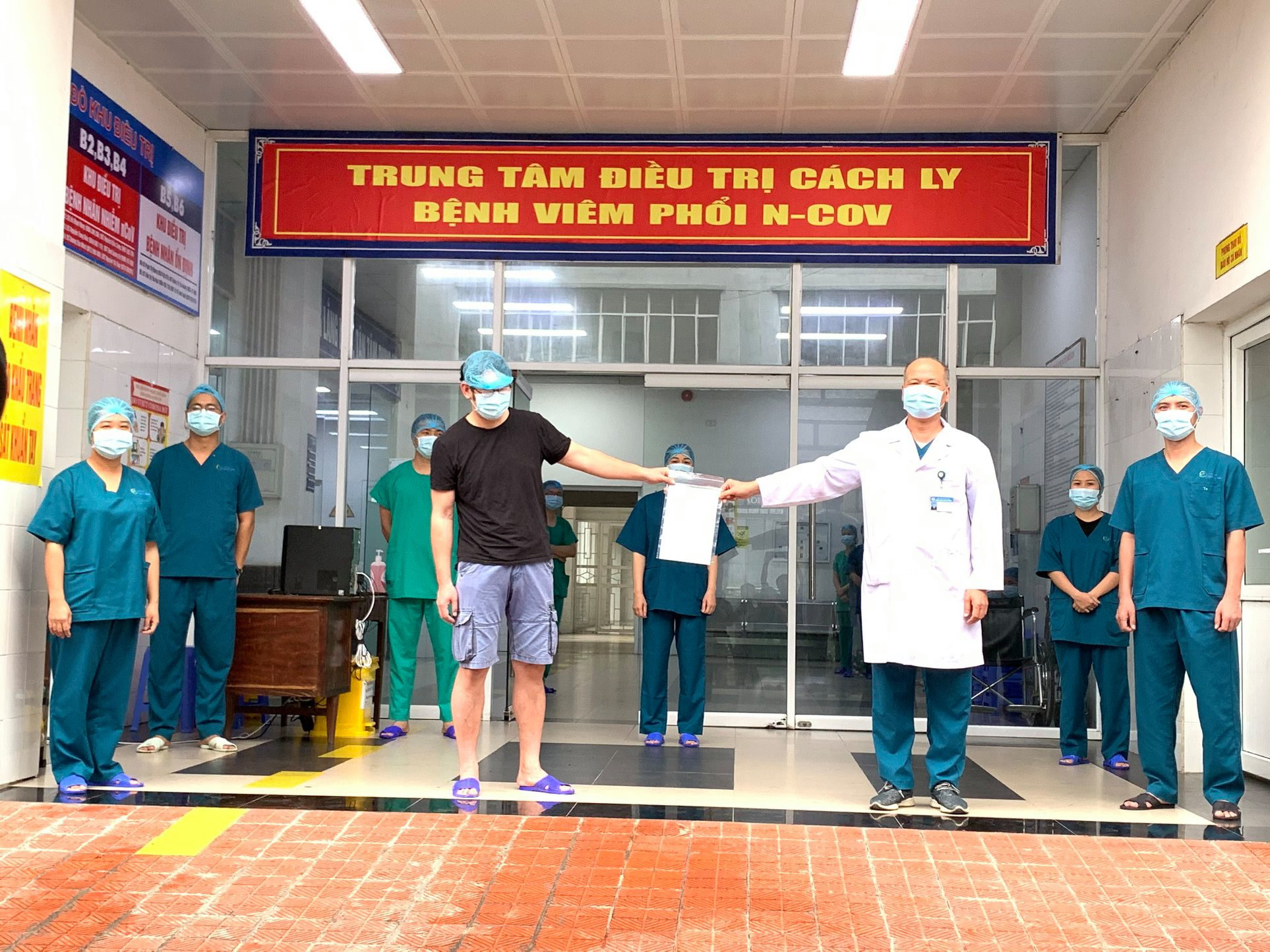 Nhìn lại 15 ngày Việt Nam cách ly xã hội ghìm cương dịch Covid-19 - Ảnh 9.