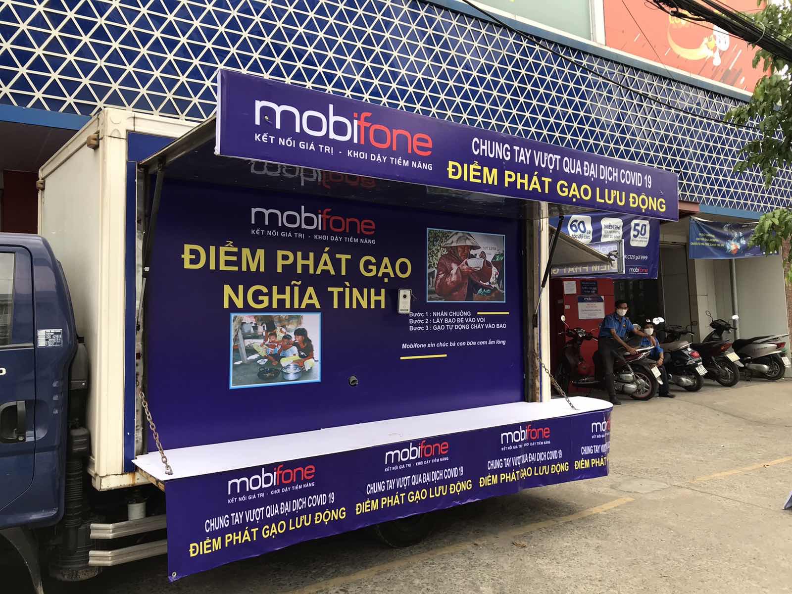 'ATM Gạo' lan tỏa mùa dịch Covid-19, mở rộng cả hình thức thẻ và di động - Ảnh 5. 'ATM Gạo' lan tỏa mùa dịch Covid-19, mở rộng cả hình thức thẻ và di động - Ảnh 5.
