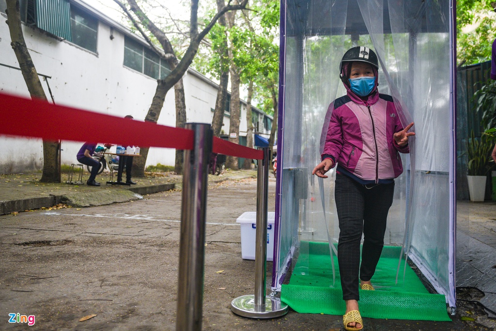 Bác sĩ mở 'ATM mì tôm' phát miễn phí gần 100.000 gói - Ảnh 7. Bác sĩ mở 'ATM mì tôm' phát miễn phí gần 100.000 gói - Ảnh 7.