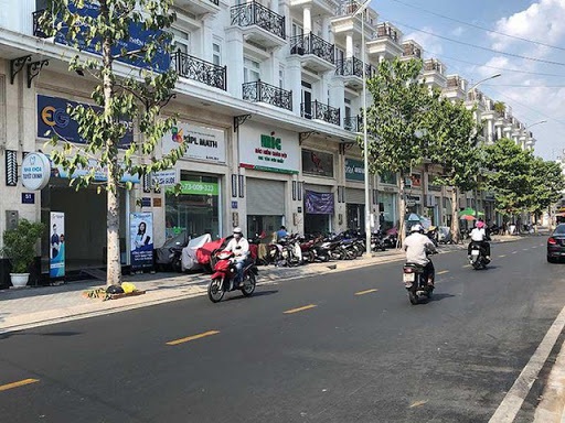 Dịch Covid-19 khiến nhà đầu tư shophouse 'vỡ mộng', chật vật tìm khách thuê - Ảnh 1. Dịch Covid-19 khiến nhà đầu tư shophouse 'vỡ mộng', chật vật tìm khách thuê - Ảnh 1.