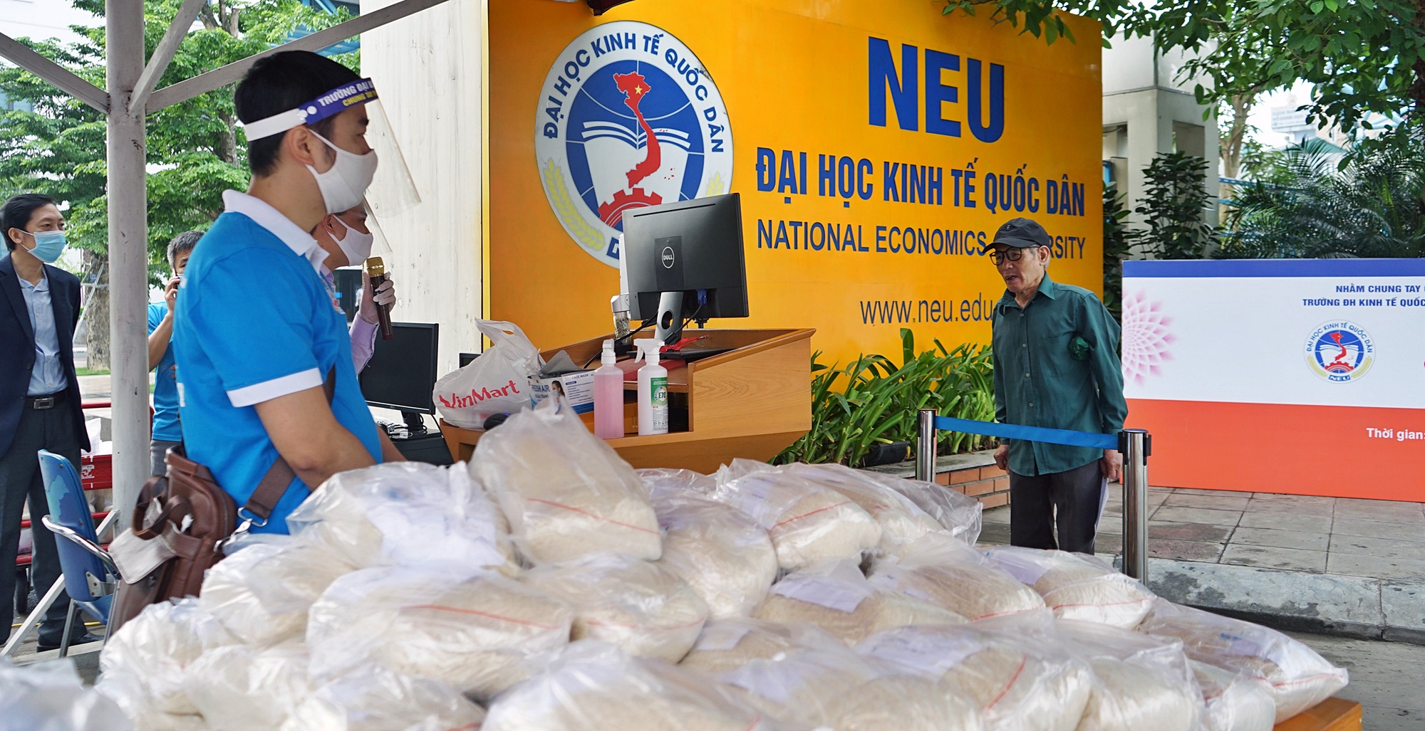 Hệ thống nhận diện khuôn mặt người dân để phát gạo miễn phí không quá 2 lần/tuần - Ảnh 1. Hệ thống nhận diện khuôn mặt người dân để phát gạo miễn phí không quá 2 lần/tuần - Ảnh 1.