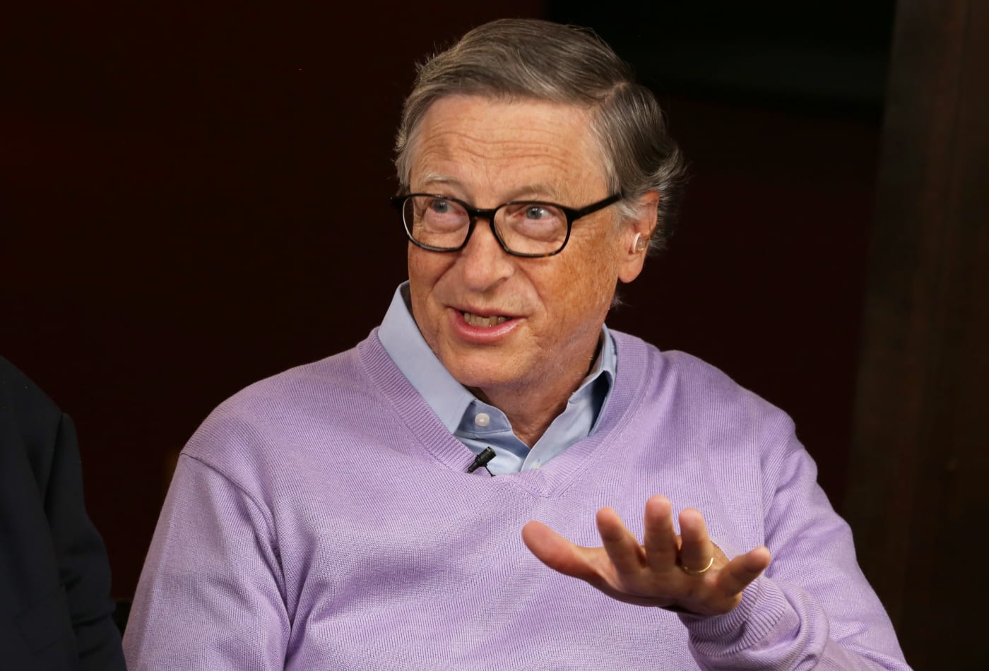 Tỉ phú Bill Gates trở thành mục tiêu mới trong các thuyết âm mưu về virus Covid-19 - Ảnh 2. Tỉ phú Bill Gates trở thành mục tiêu mới trong các thuyết âm mưu về virus Covid-19 - Ảnh 2.