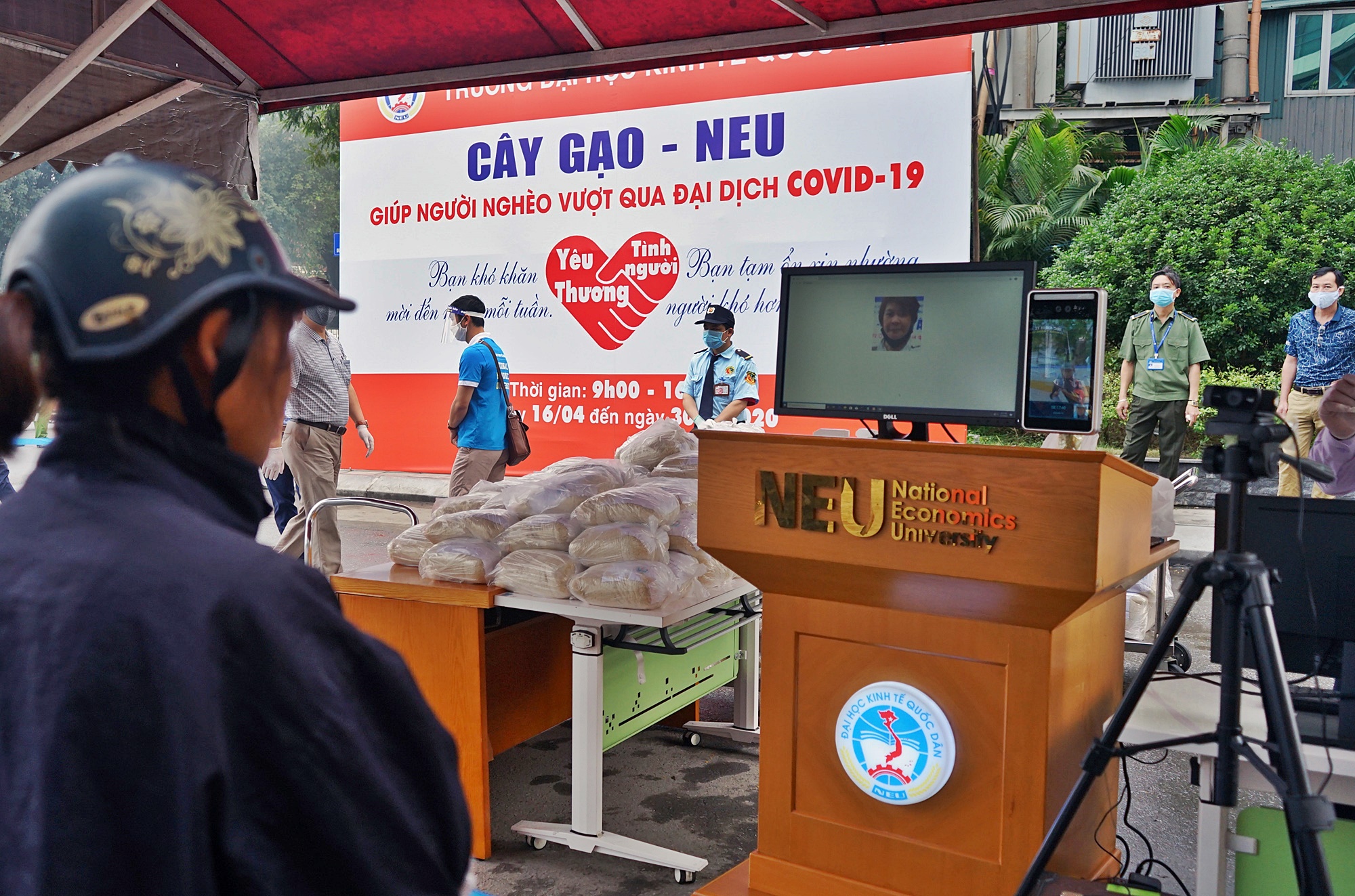 Hệ thống nhận diện khuôn mặt người dân để phát gạo miễn phí không quá 2 lần/tuần - Ảnh 2. Hệ thống nhận diện khuôn mặt người dân để phát gạo miễn phí không quá 2 lần/tuần - Ảnh 2.