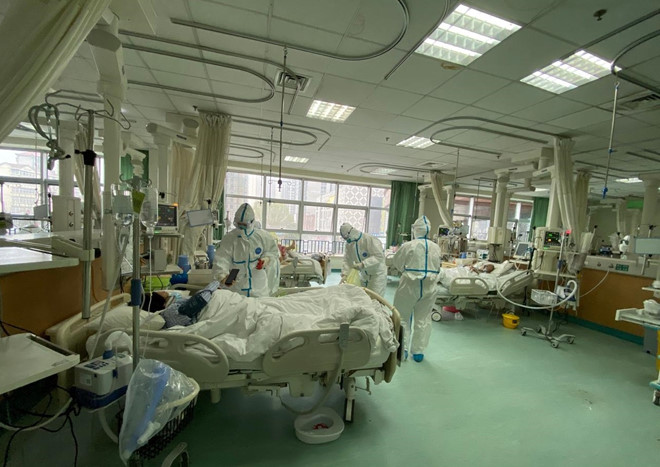 Tình báo Mỹ biết Covid-19 bùng phát hơn một tháng trước khi Trung Quốc xác nhận? - Ảnh 1. Tình báo Mỹ biết Covid-19 bùng phát hơn một tháng trước khi Trung Quốc xác nhận? - Ảnh 1.