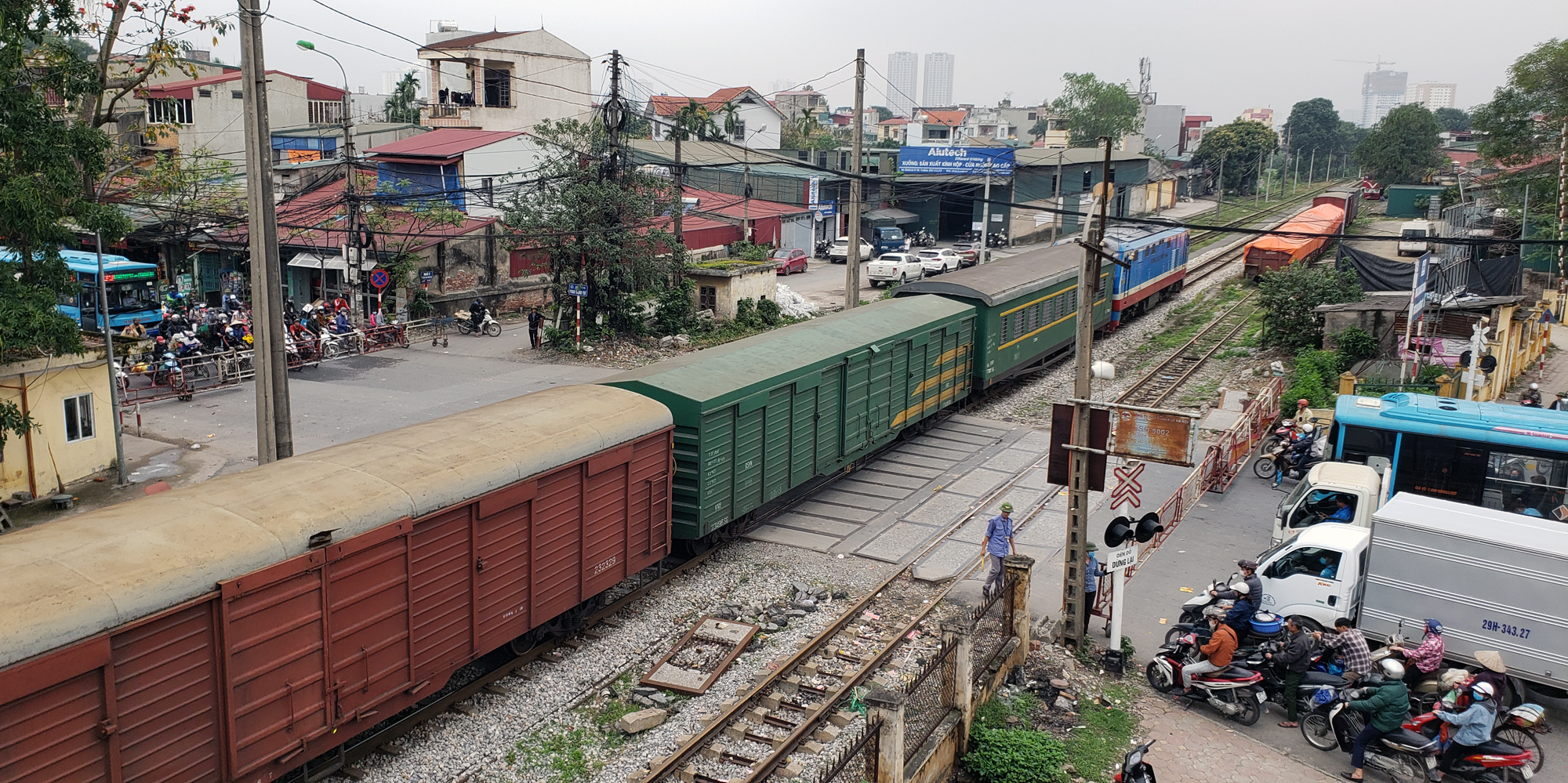 Chạy lại tàu hàng nhanh Hà Nội - Sài Gòn giữa dịch Covid-19, gửi nhận ở ga nào? - Ảnh 1. Chạy lại tàu hàng nhanh Hà Nội - Sài Gòn giữa dịch Covid-19, gửi nhận ở ga nào? - Ảnh 1.