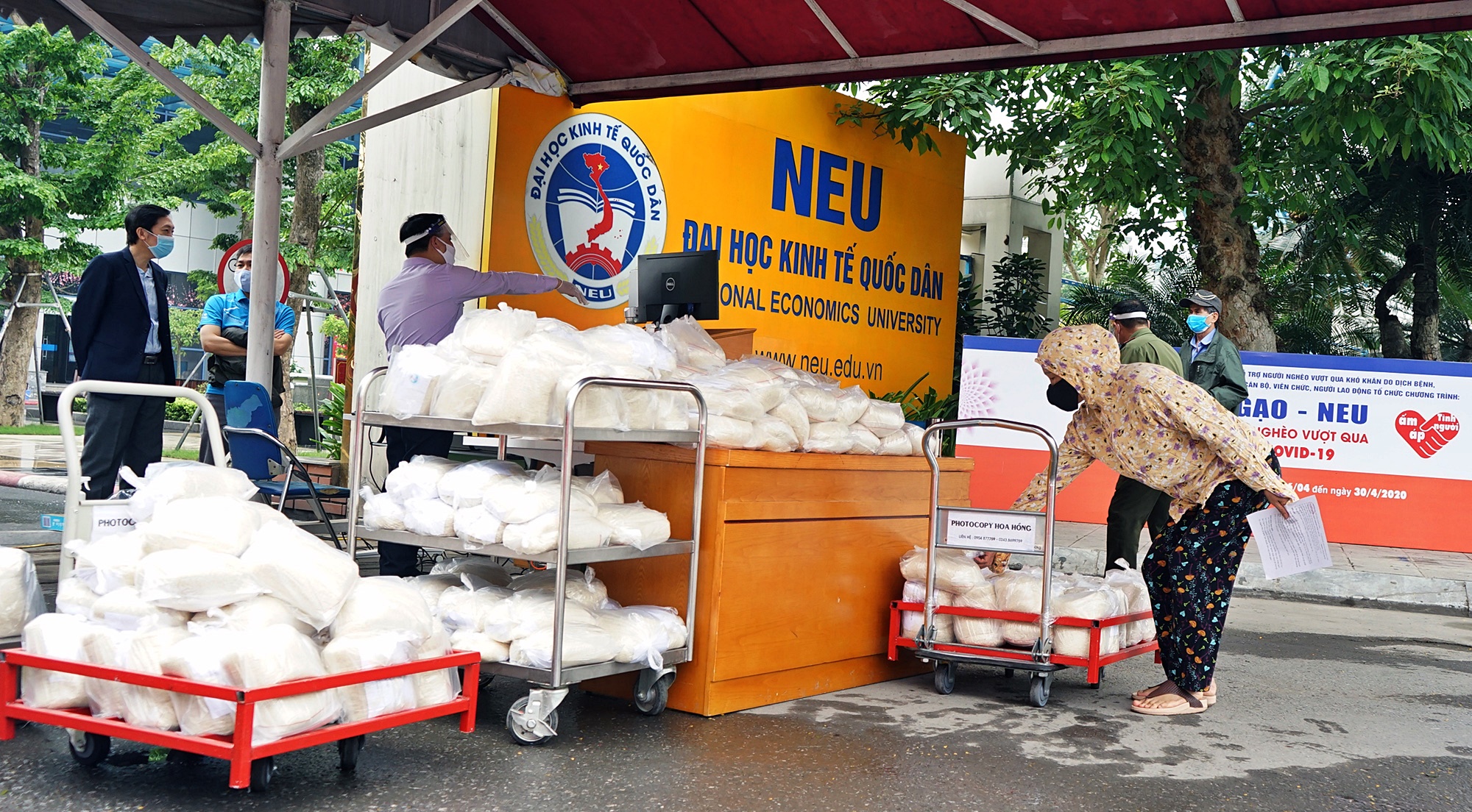 Hệ thống nhận diện khuôn mặt người dân để phát gạo miễn phí không quá 2 lần/tuần - Ảnh 9. Hệ thống nhận diện khuôn mặt người dân để phát gạo miễn phí không quá 2 lần/tuần - Ảnh 9.