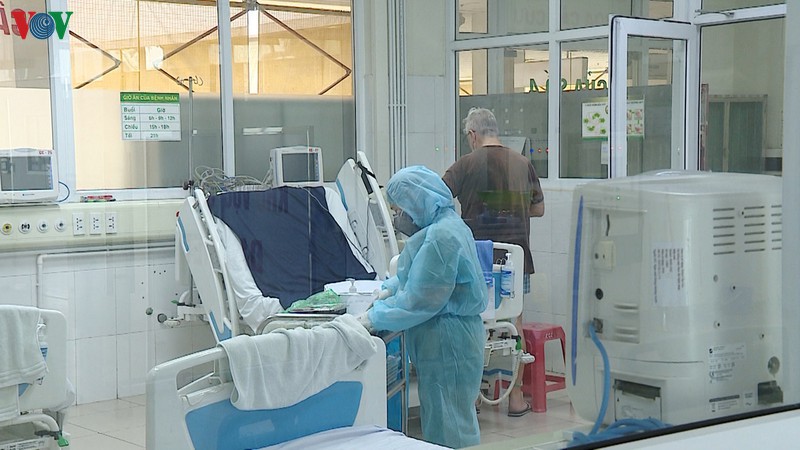 Điều trị bệnh nhân Covid-19: Sự hi sinh không thể đong đếm - Ảnh 1. Điều trị bệnh nhân Covid-19: Sự hi sinh không thể đong đếm - Ảnh 1.