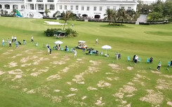 Hàng chục người chơi golf bất chấp lệnh cấm