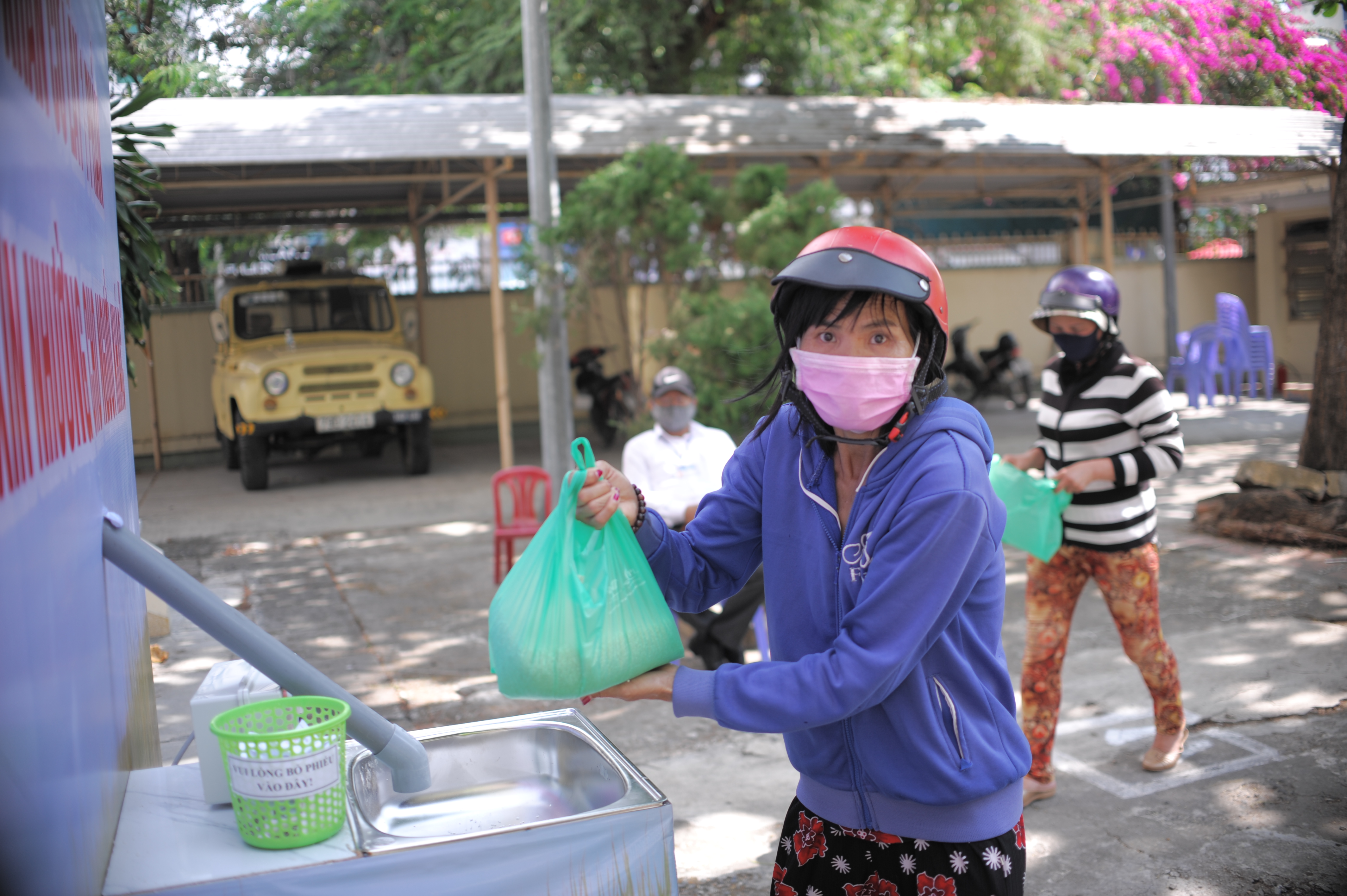 Khánh Hòa: Báo chí thường trú góp 5 tấn gạo cho ATM gạo - Ảnh 2.