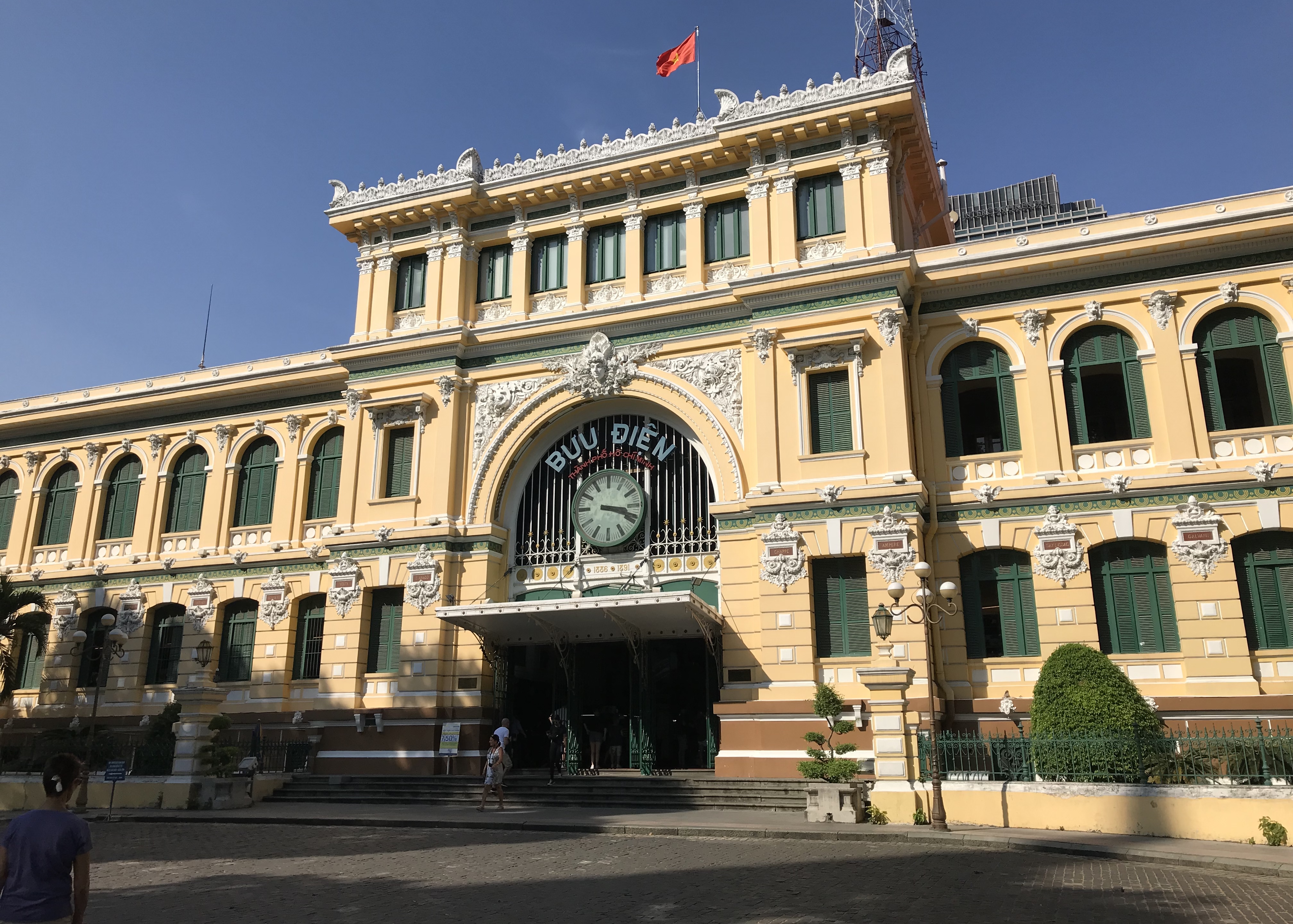 Việt Nam sẵn sàng 'chung sống an toàn' với dịch Covid-19 - Ảnh 3. Việt Nam sẵn sàng 'chung sống an toàn' với dịch Covid-19 - Ảnh 3.