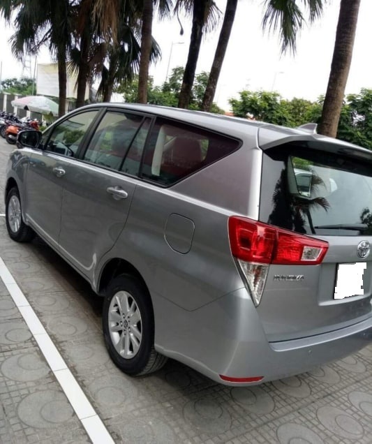 Dịch Covid-19 kéo dài, tài xế taxi ngồi trên lửa phải bán xe trả nợ - Ảnh 1.