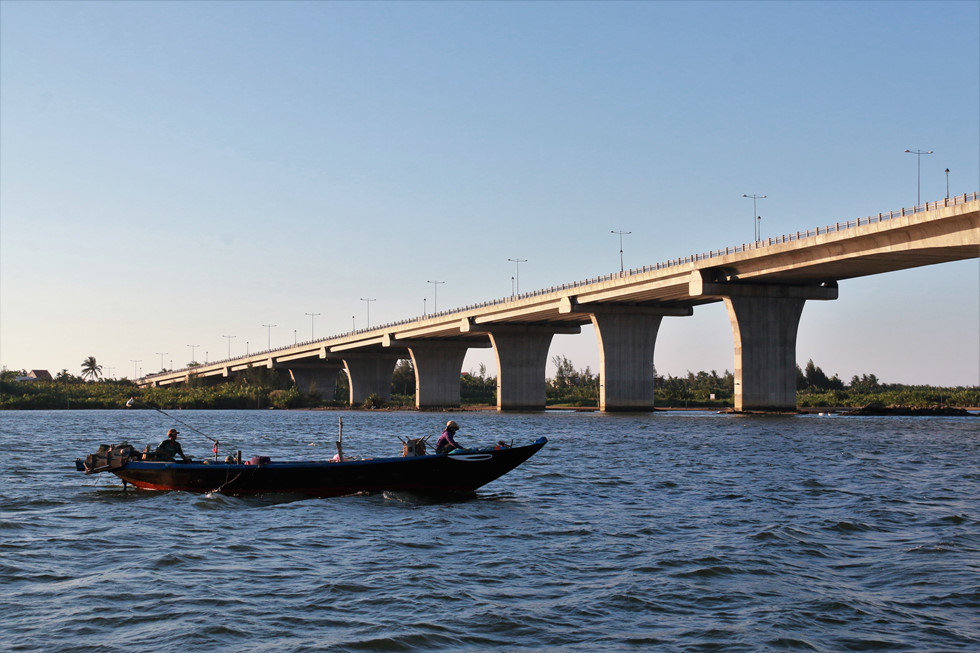 Quảng Nam muốn không đầu tư các dự án cầu, đường hàng trăm tỉ đồng giai đoạn 2016 - 2020 - Ảnh 1.