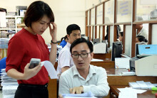 TP HCM giảm 50% thu nhập tăng thêm của cán bộ, công chức để hỗ trợ người khó khăn vì Covid-19
