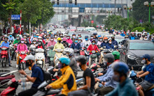 Đường phố đông nghẹt sau 3 tuần cách li xã hội