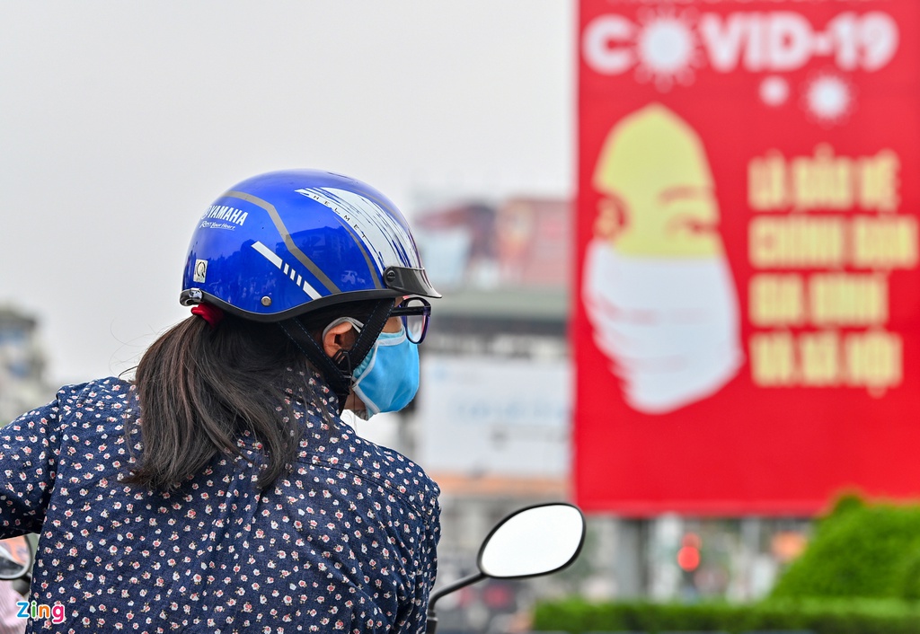 Đường phố đông nghẹt sau 3 tuần cách li xã hội - Ảnh 7. Đường phố đông nghẹt sau 3 tuần cách li xã hội - Ảnh 7.