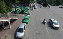 Kiến nghị cho taxi, xe buýt ở Hà Nội hoạt động trở lại