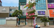 Loạt cửa hàng ở Hà Nội trả mặt bằng, chủ nhà 'méo mặt' tìm khách thuê