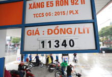 Giá xăng dầu trong nước chưa giảm vì chờ tới... chu kì