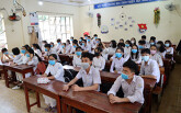 Trở lại trường mùa dịch, học sinh phải đeo khẩu trang, ngồi cách nhau 1,5m