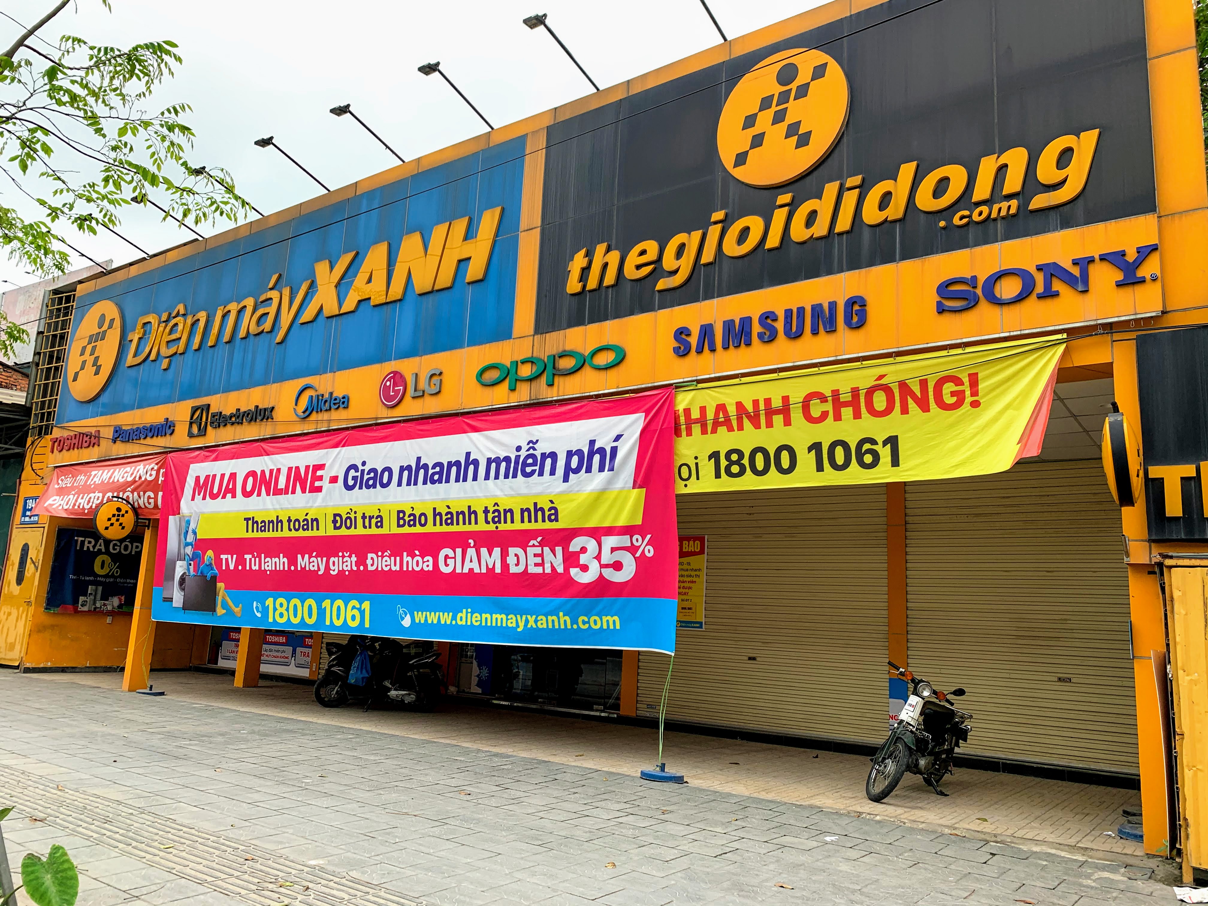 Hàng quán tại Hà Nội rục rịch treo biển mở cửa trở lại sau kì nghỉ dịch kéo dài - Ảnh 15. Hàng quán tại Hà Nội rục rịch treo biển mở cửa trở lại sau kì nghỉ dịch kéo dài - Ảnh 15.