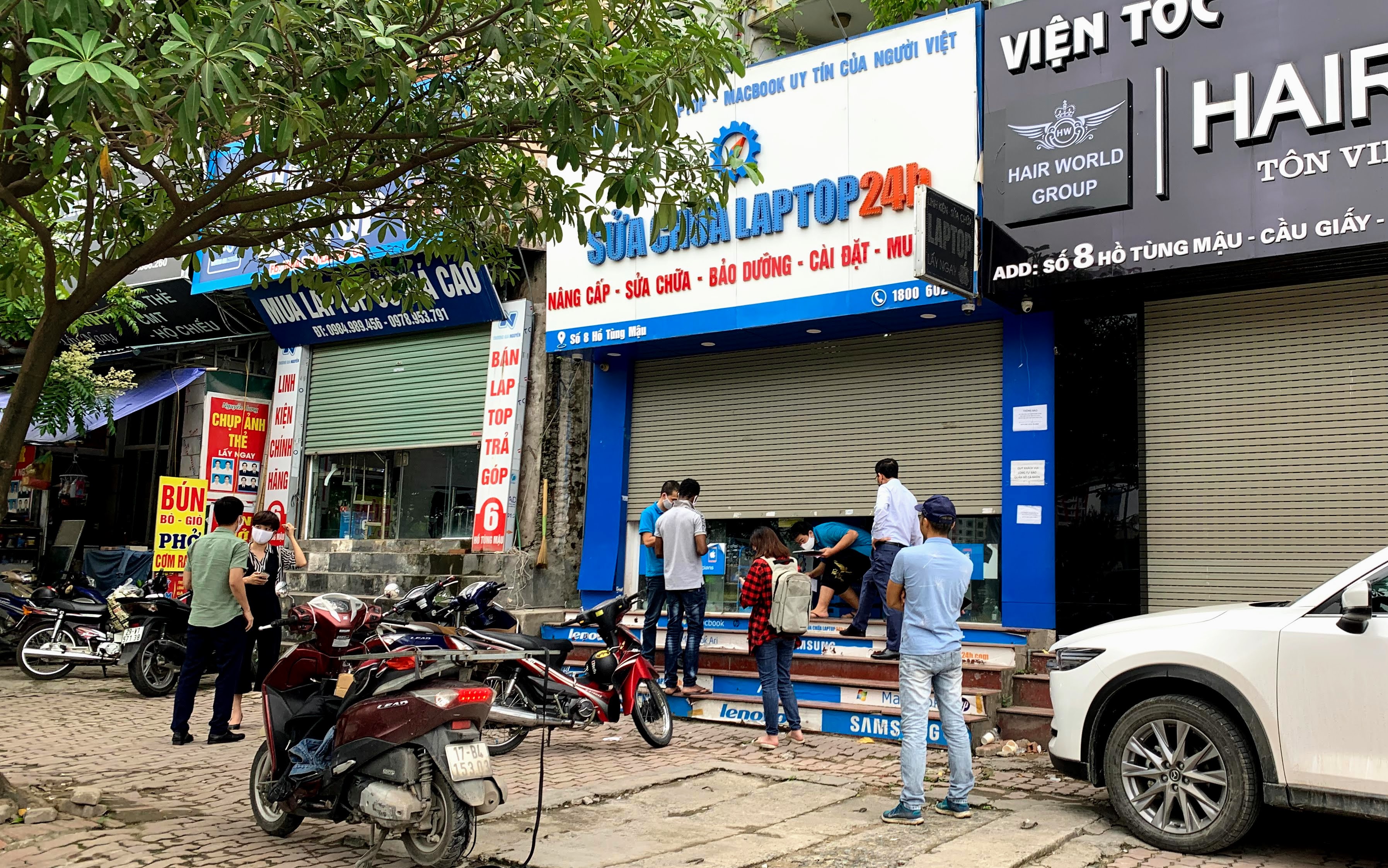 Hàng quán tại Hà Nội rục rịch treo biển mở cửa trở lại sau kì nghỉ dịch kéo dài - Ảnh 4. Hàng quán tại Hà Nội rục rịch treo biển mở cửa trở lại sau kì nghỉ dịch kéo dài - Ảnh 4.