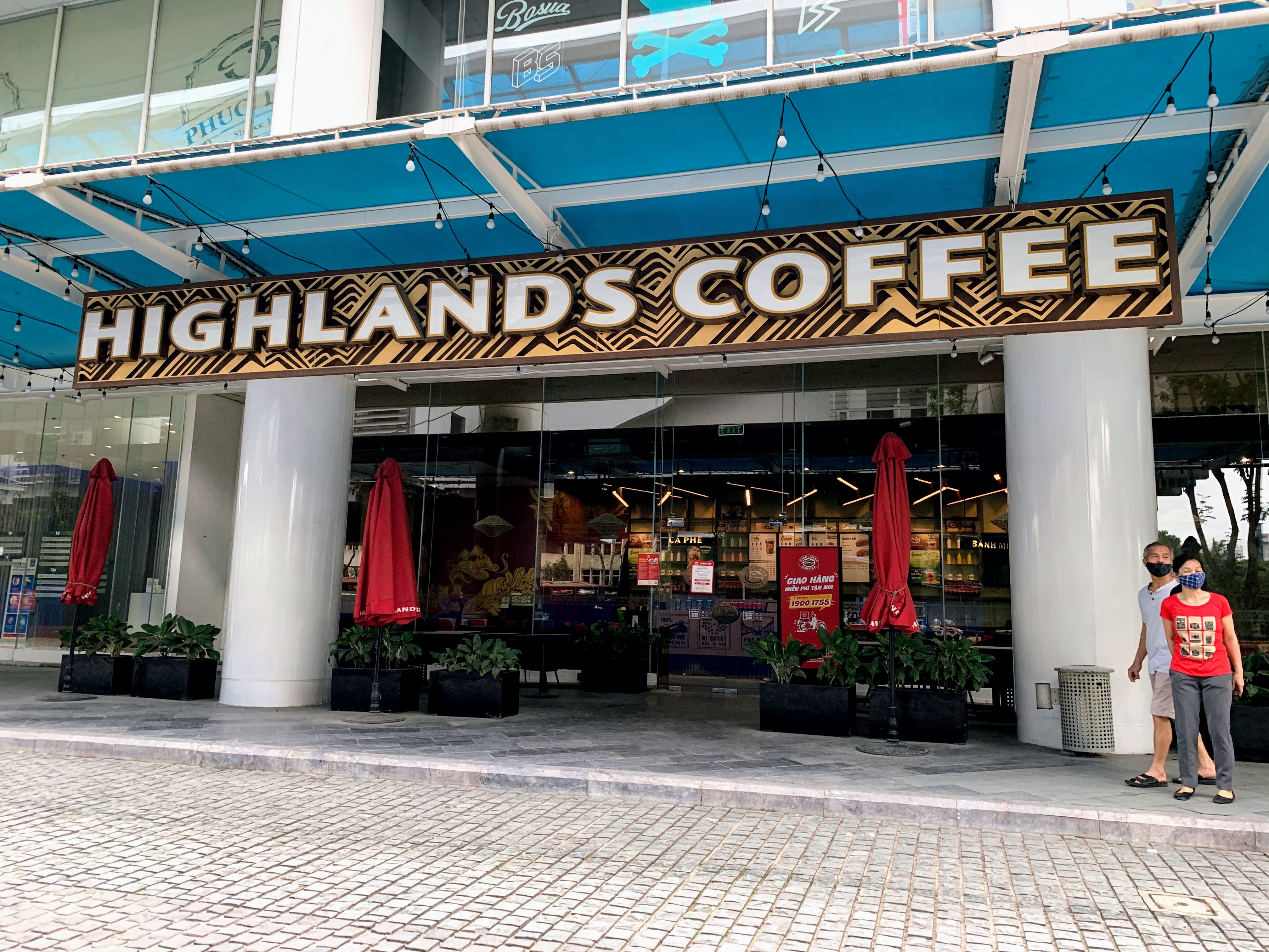 Hàng quán tại Hà Nội rục rịch treo biển mở cửa trở lại sau kì nghỉ dịch kéo dài - Ảnh 12. Hàng quán tại Hà Nội rục rịch treo biển mở cửa trở lại sau kì nghỉ dịch kéo dài - Ảnh 12.