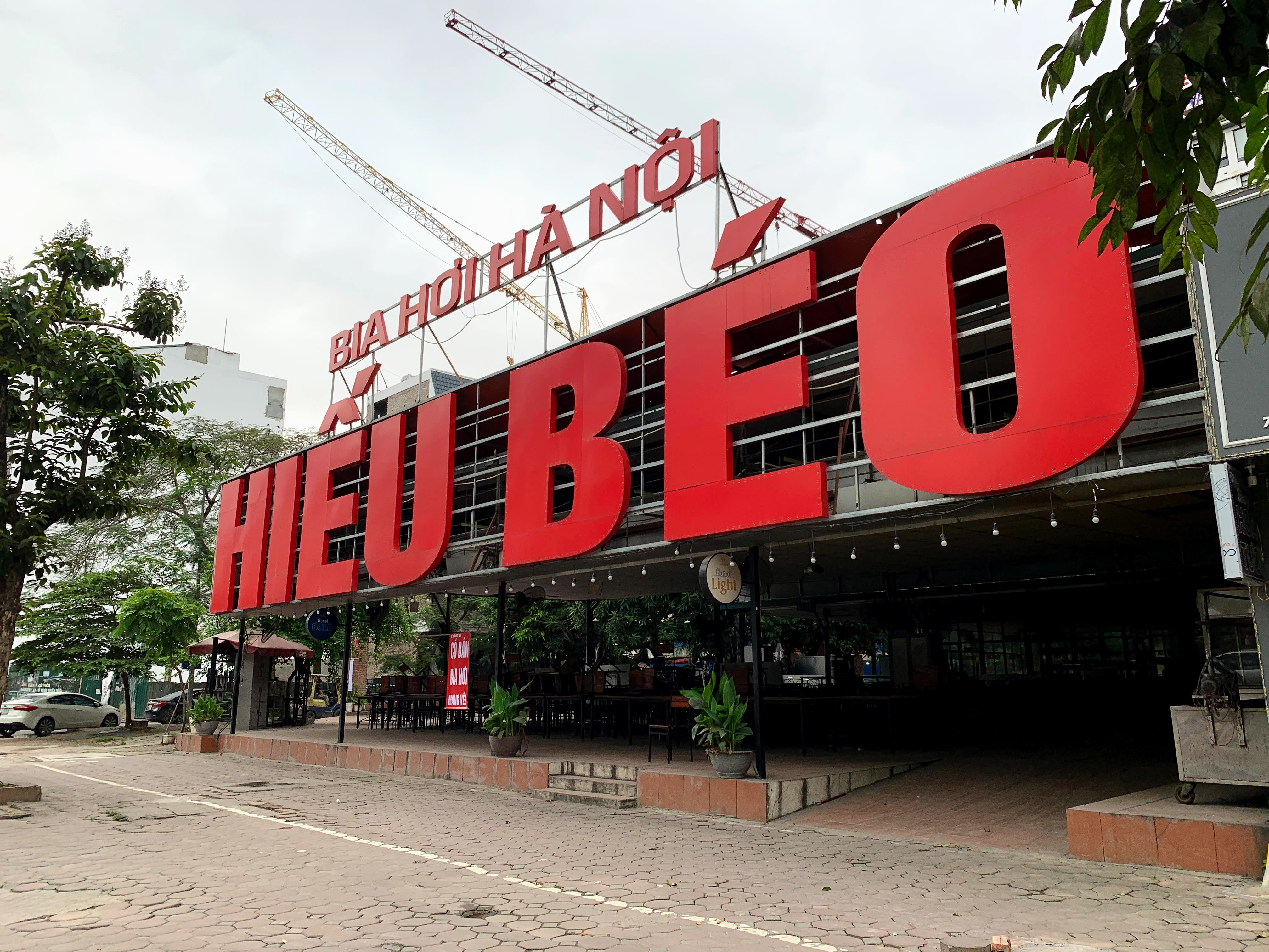 Hàng quán tại Hà Nội rục rịch treo biển mở cửa trở lại sau kì nghỉ dịch kéo dài - Ảnh 7. Hàng quán tại Hà Nội rục rịch treo biển mở cửa trở lại sau kì nghỉ dịch kéo dài - Ảnh 7.