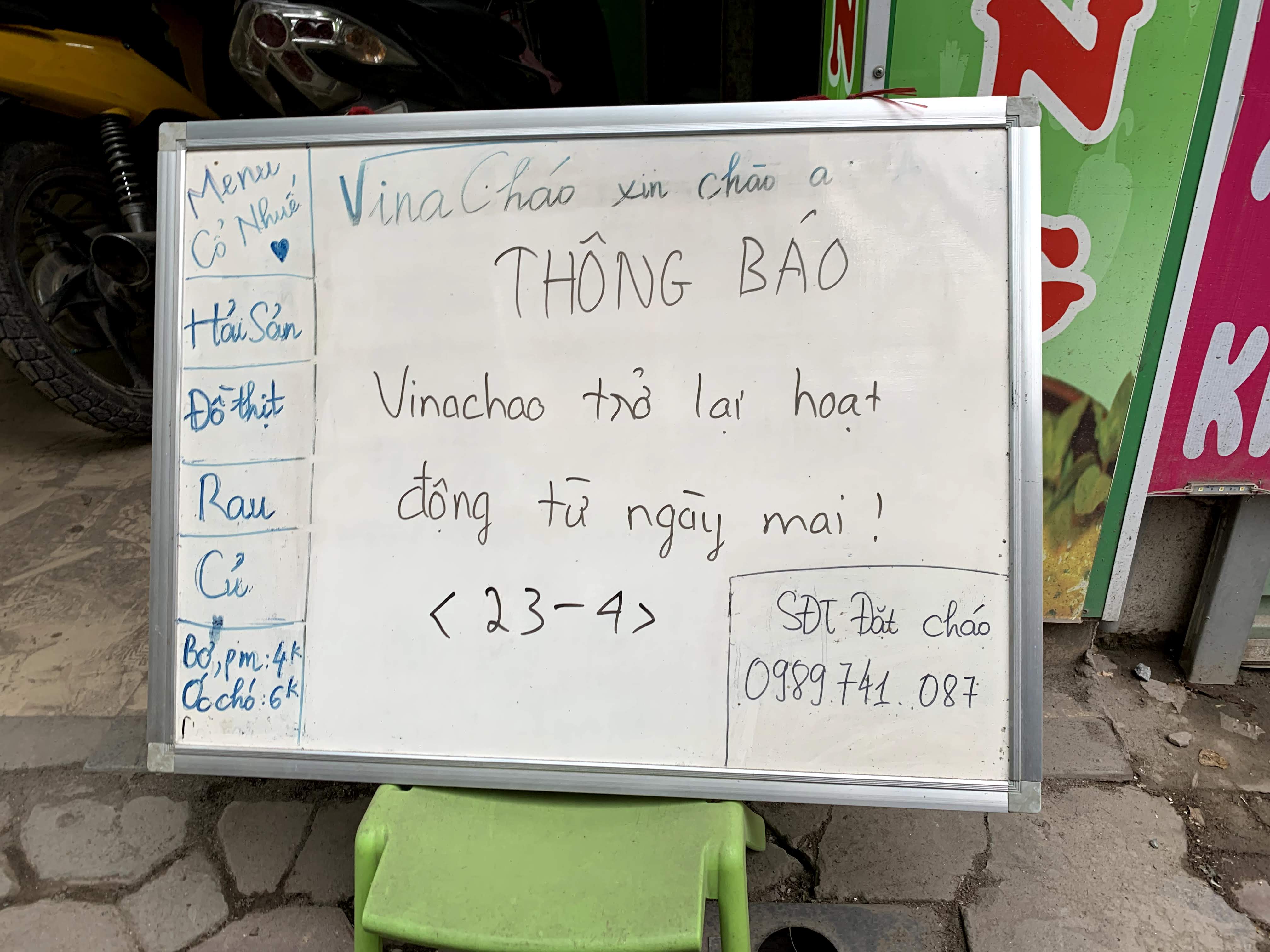 Hàng quán tại Hà Nội rục rịch treo biển mở cửa trở lại sau kì nghỉ dịch kéo dài - Ảnh 1. Hàng quán tại Hà Nội rục rịch treo biển mở cửa trở lại sau kì nghỉ dịch kéo dài - Ảnh 1.
