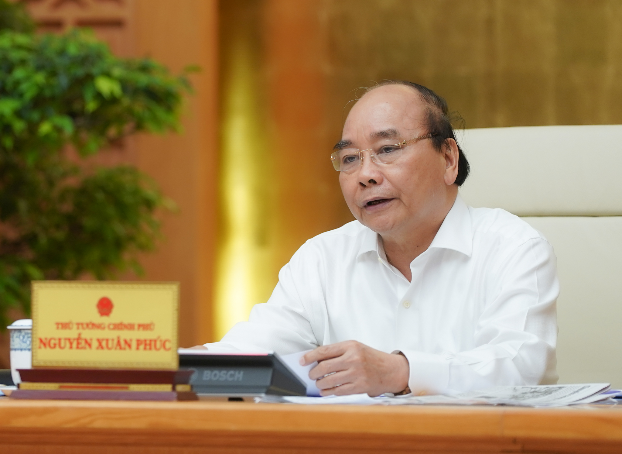 Thủ tướng giao 63 tỉnh, thành quyết định cụ thể cửa hàng nào được mở cửa lại từ ngày mai, 23/4 - Ảnh 1. Thủ tướng giao 63 tỉnh, thành quyết định cụ thể cửa hàng nào được mở cửa lại từ ngày mai, 23/4 - Ảnh 1.