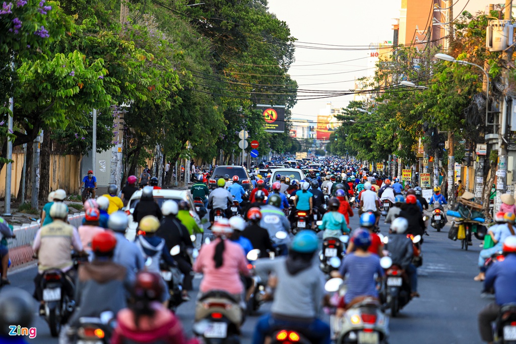 Người dân TP HCM lại chật vật với tình trạng kẹt xe giờ cao điểm - Ảnh 1. Người dân TP HCM lại chật vật với tình trạng kẹt xe giờ cao điểm - Ảnh 1.