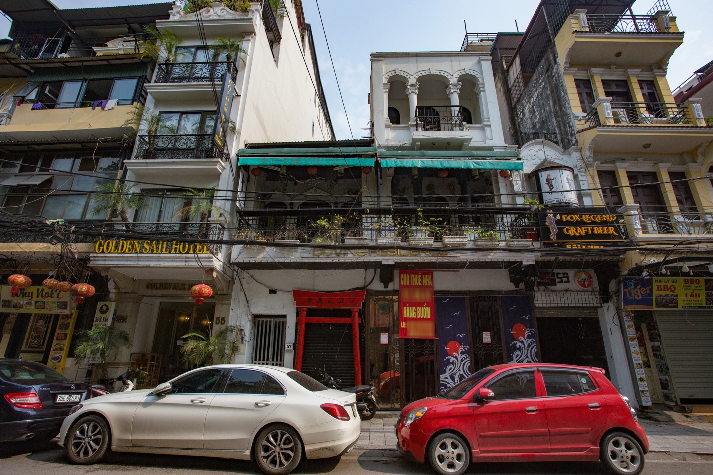 Loạt cửa hàng ở Hà Nội trả mặt bằng, chủ nhà 'méo mặt' tìm khách thuê - Ảnh 7. Loạt cửa hàng ở Hà Nội trả mặt bằng, chủ nhà 'méo mặt' tìm khách thuê - Ảnh 7.