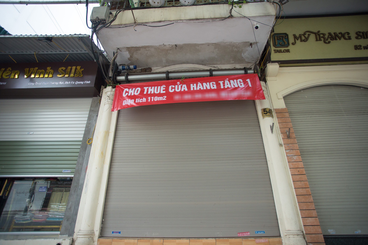 Loạt cửa hàng ở Hà Nội trả mặt bằng, chủ nhà 'méo mặt' tìm khách thuê - Ảnh 8. Loạt cửa hàng ở Hà Nội trả mặt bằng, chủ nhà 'méo mặt' tìm khách thuê - Ảnh 8.
