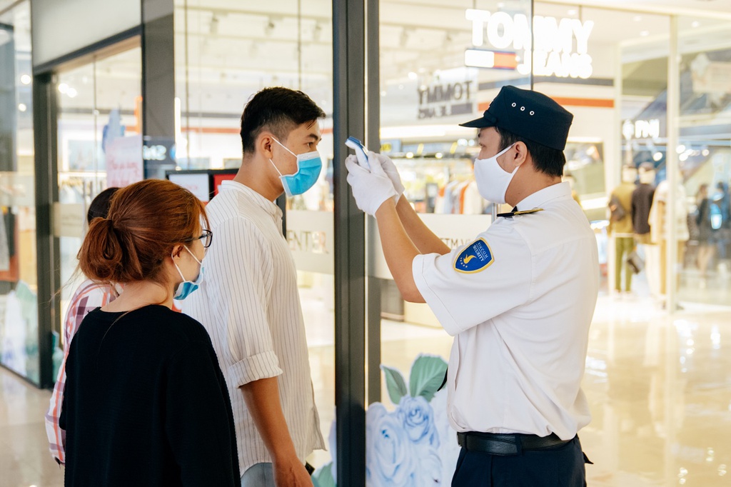 Các trung tâm thương mại sẵn sàng mở cửa trở lại - Ảnh 1. Các trung tâm thương mại sẵn sàng mở cửa trở lại - Ảnh 1.
