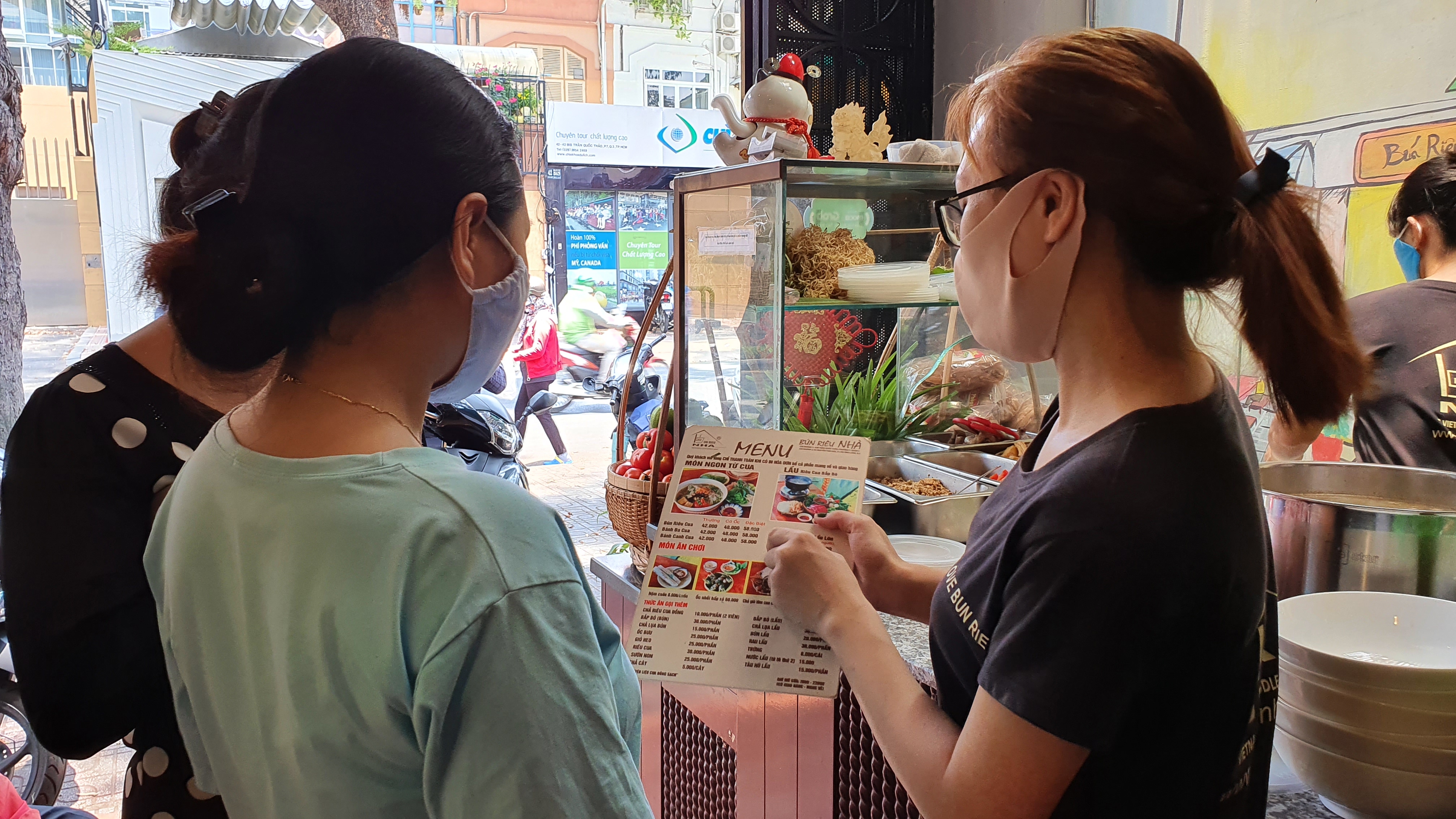 Đi qua mùa dịch, Covid-19 để lại bài học gì cho các chủ hàng quán tại TP HCM? - Ảnh 5. Đi qua mùa dịch, Covid-19 để lại bài học gì cho các chủ hàng quán tại TP HCM? - Ảnh 5.