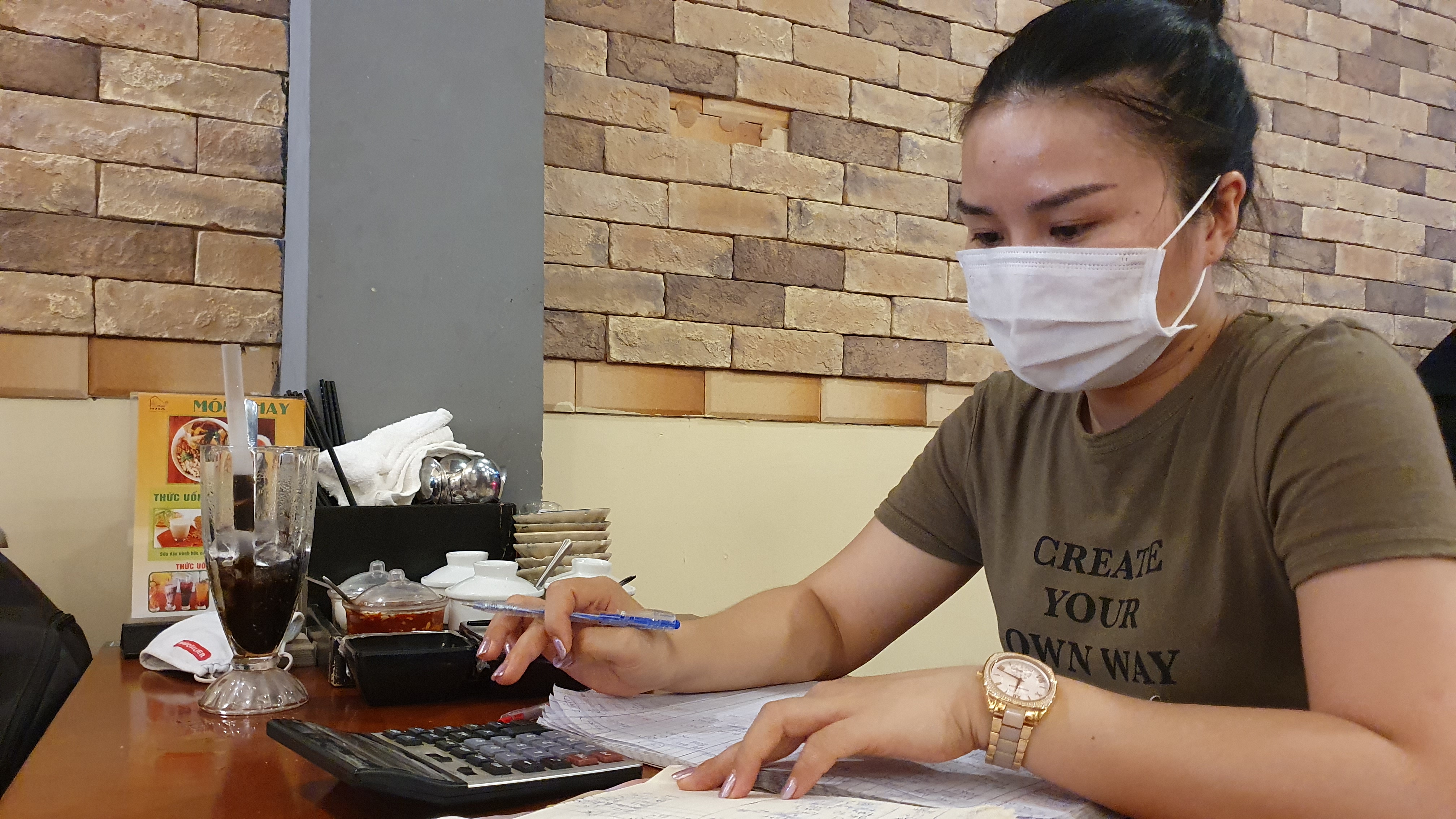 Đi qua mùa dịch, Covid-19 để lại bài học gì cho các chủ hàng quán tại TP HCM? - Ảnh 7. Đi qua mùa dịch, Covid-19 để lại bài học gì cho các chủ hàng quán tại TP HCM? - Ảnh 7.
