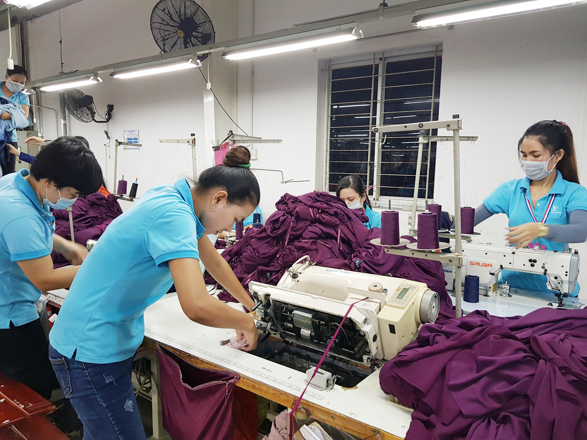 Covid-19 khiến hơn 10 triệu lao động Việt Nam bị giảm lương, mất việc - Ảnh 1. Covid-19 khiến hơn 10 triệu lao động Việt Nam bị giảm lương, mất việc - Ảnh 1.