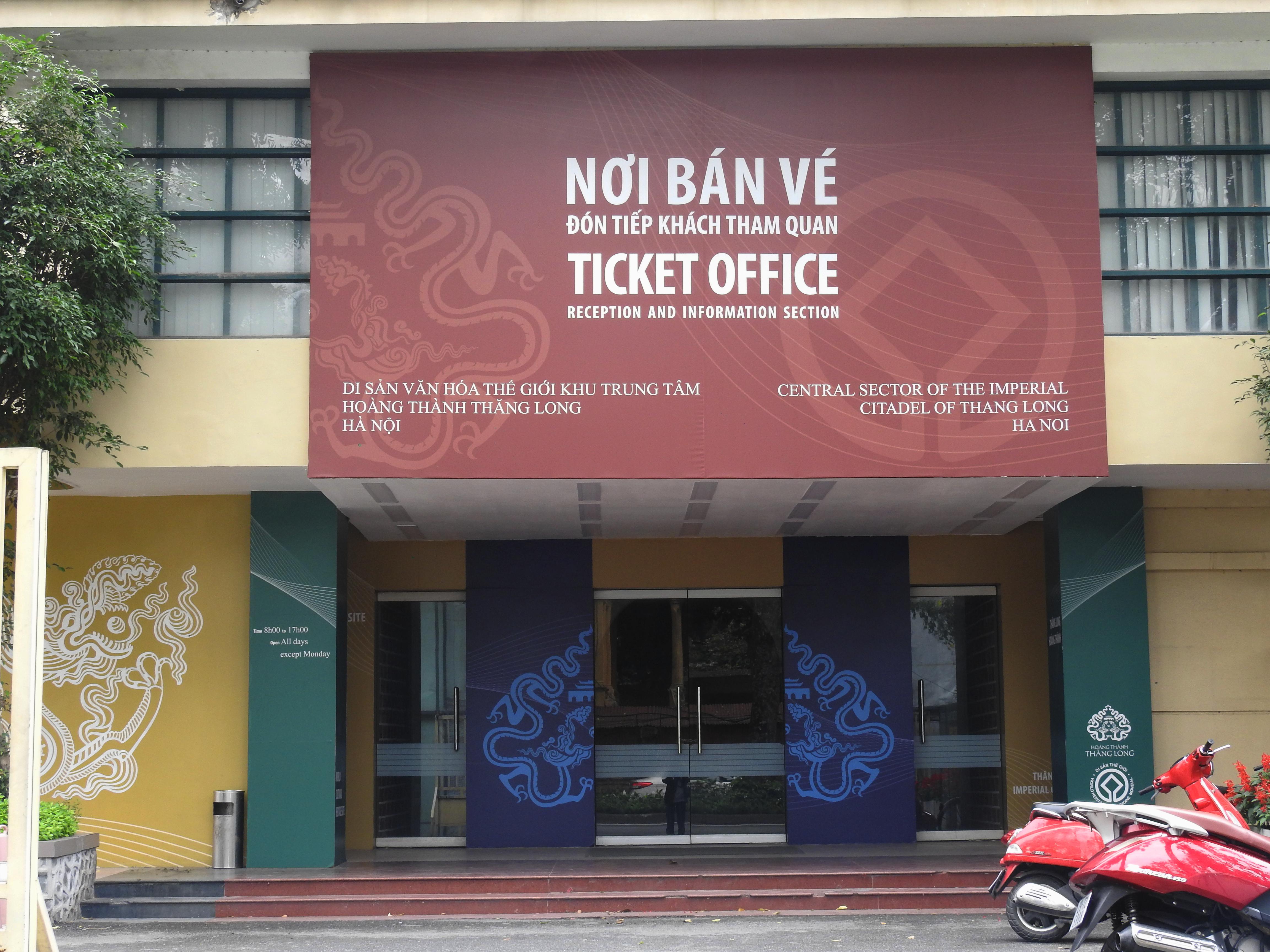 Dù đã hết cách li, nhiều điểm du lịch ở Hà Nội vẫn tiếp tục 'cửa đóng then cài' - Ảnh 2. Dù đã hết cách li, nhiều điểm du lịch ở Hà Nội vẫn tiếp tục 'cửa đóng then cài' - Ảnh 2.